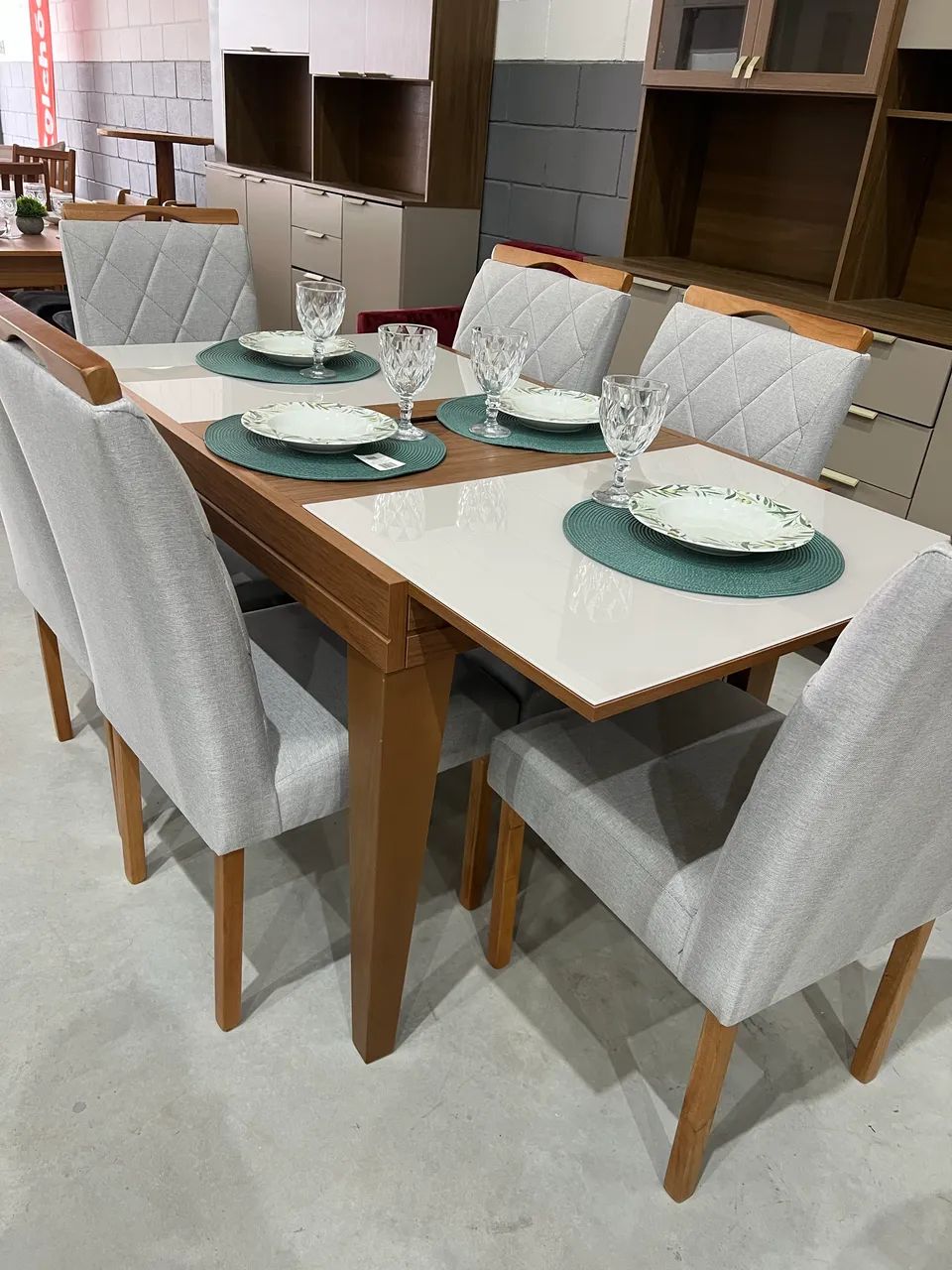 Mesa 1,80 Elástica com 6 Cadeiras Linho NOVO