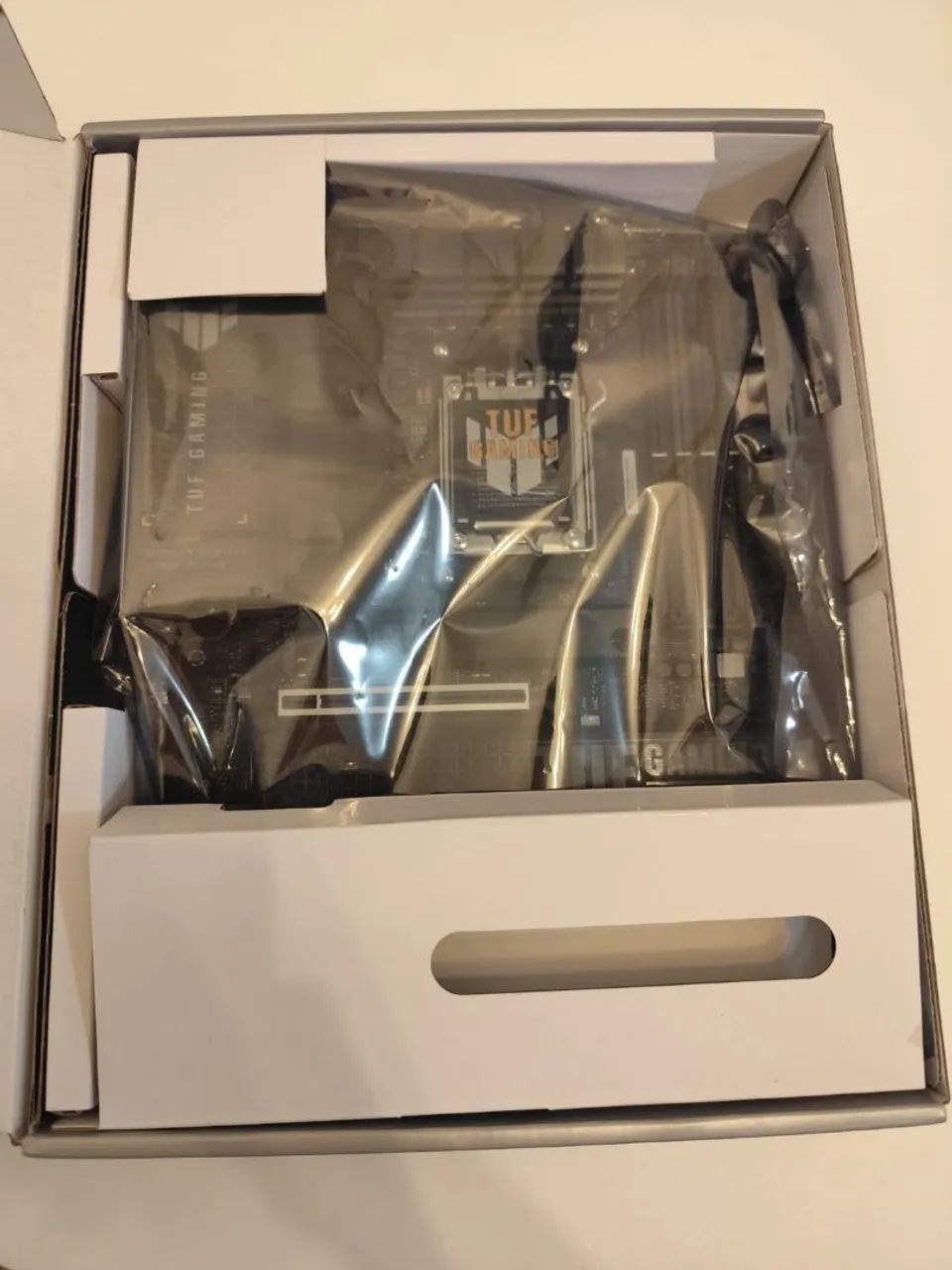 Placa mãe Asus TUF x670e Plus AM5 DDR5 - Foto 2