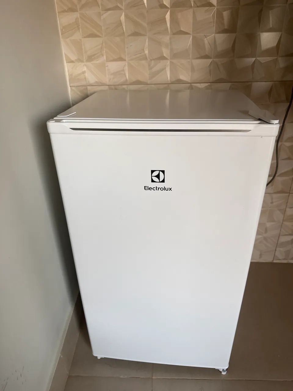 GELADEIRA ELECTROLUX 90L