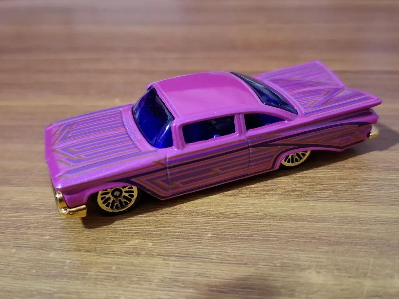4 HotWheels diversos (com 1 T-Hunt) - Foto 5
