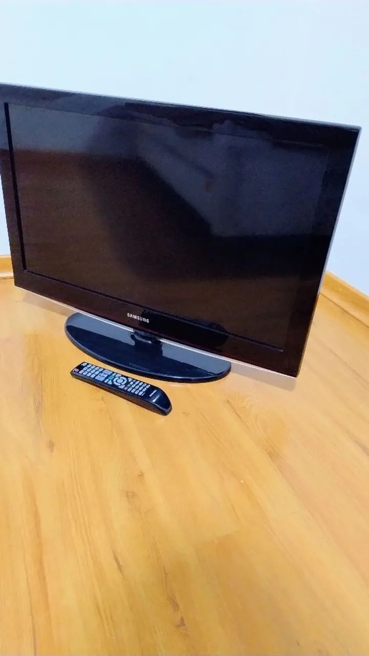 TV Samsung 32" LCD - Perfeito Estado (Com Controle e Base) - Foto 2