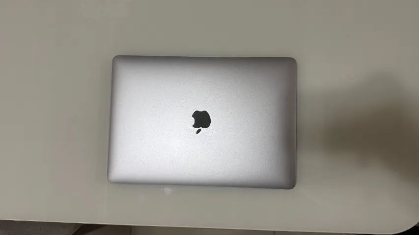 MacBook Pro M1 2020 8GB 256GB - detalhe na tela - Notebooks