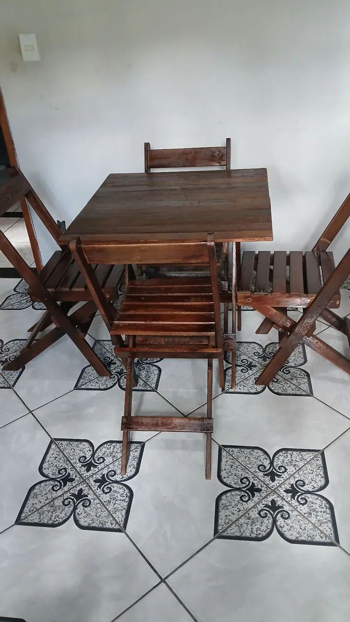Jogo de mesa dobrável 