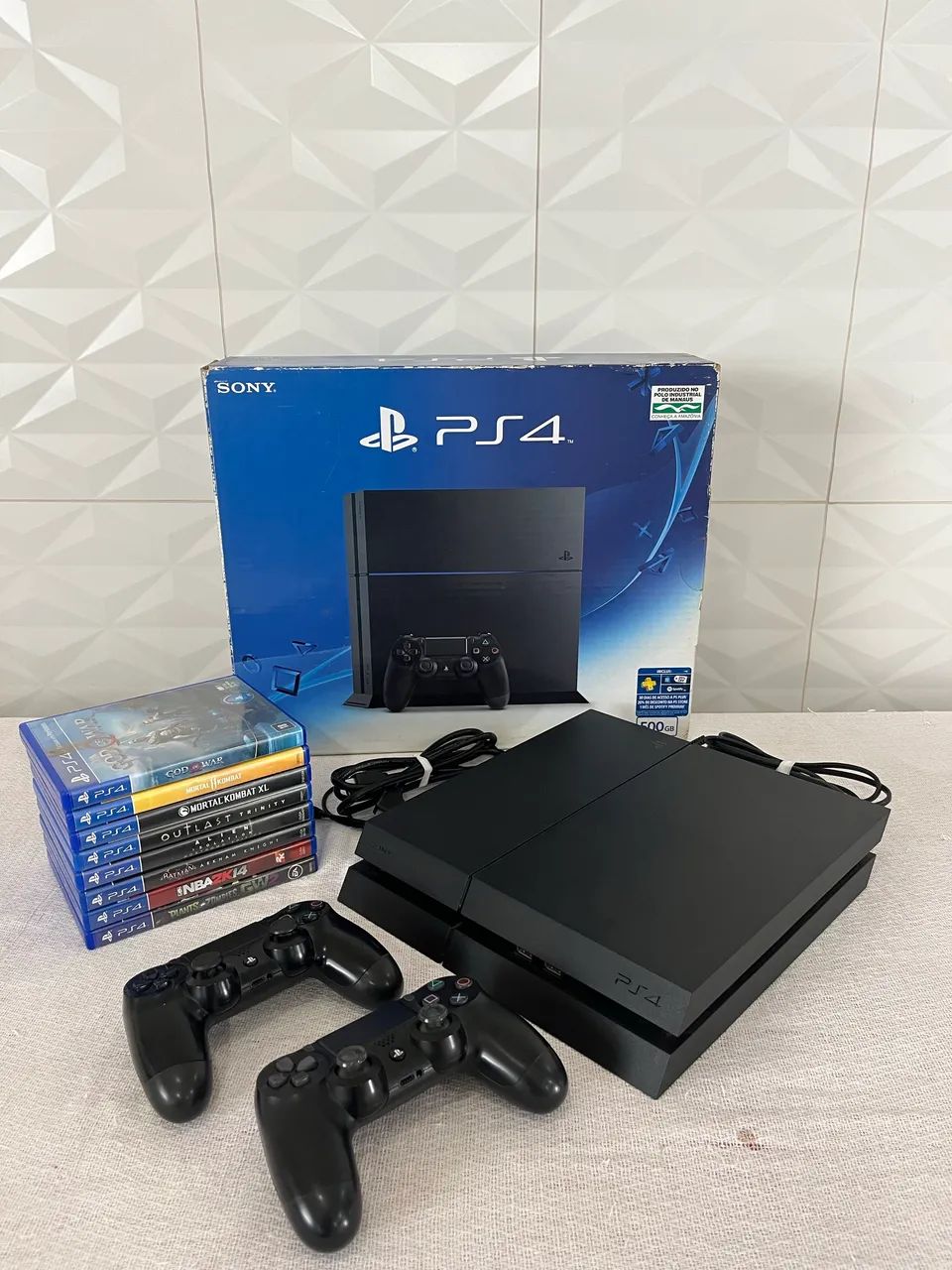 PS4 - PlayStation 4 500GB + 8 Jogos + 2 Controles Originais