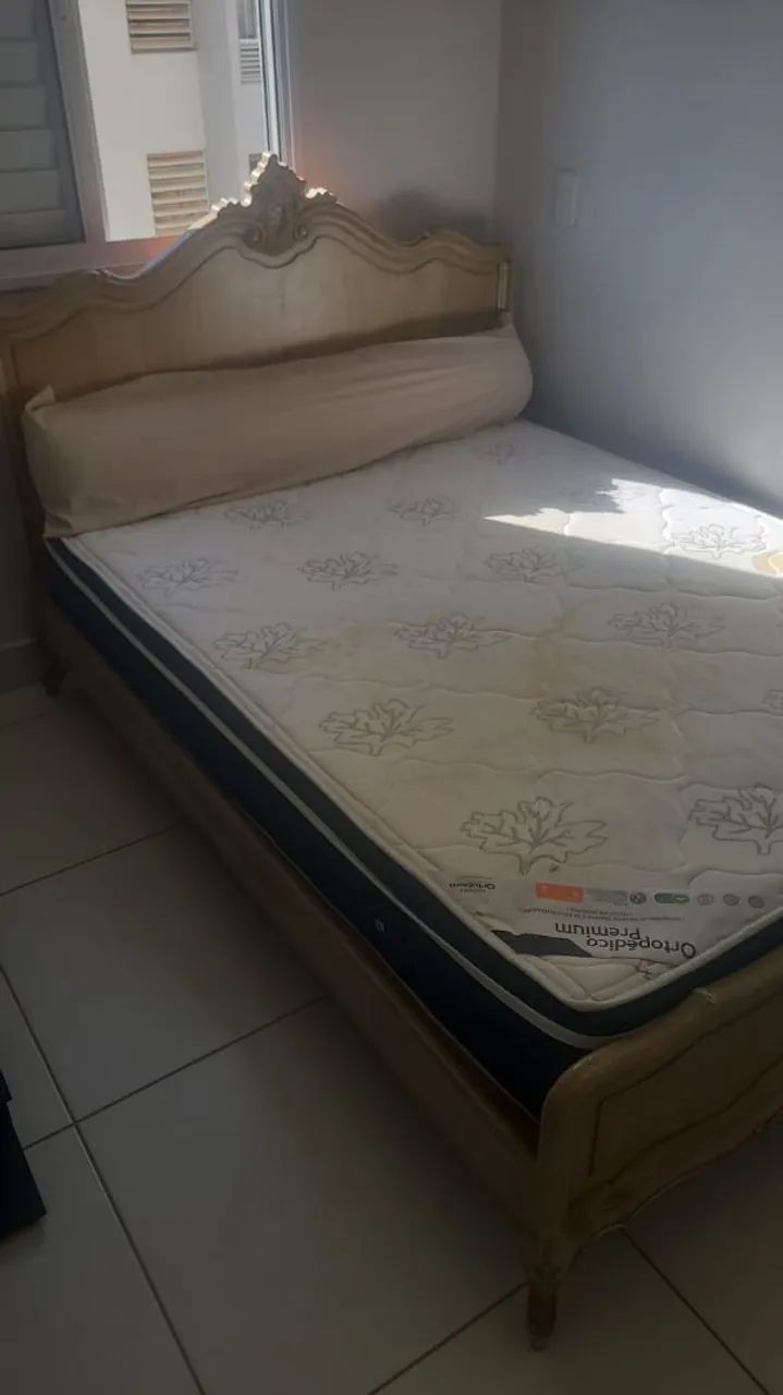 Cama casal madeira + colchão+ criado - Foto 3