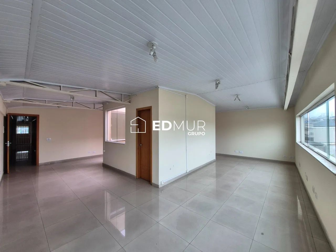 SALA para ALUGUEL com 100m² no bairro Jardim Stella com 0 quartos e 3 vagas. Santo André,  - Foto 4