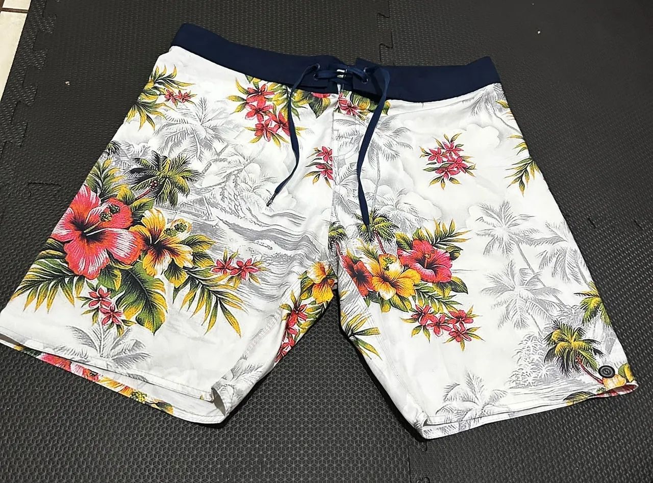 short suncctt estampado floral