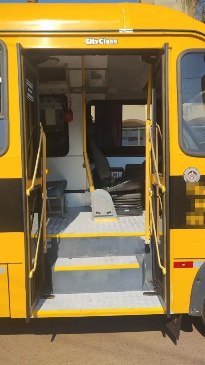  micro-ônibus Iveco, ano 2013 - Foto 2