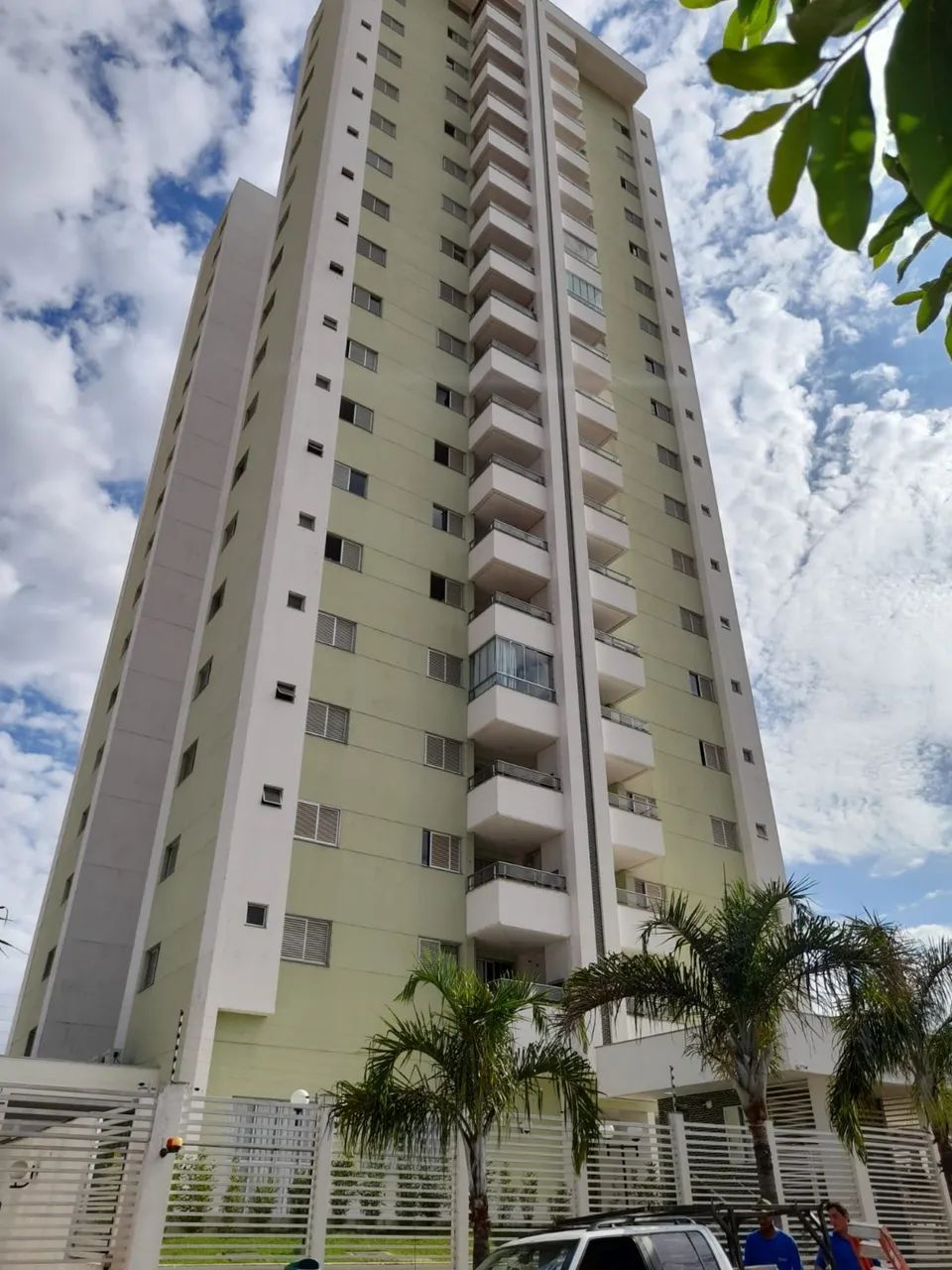 Vendo apto Edifício Portal do Sul - Andar alto.