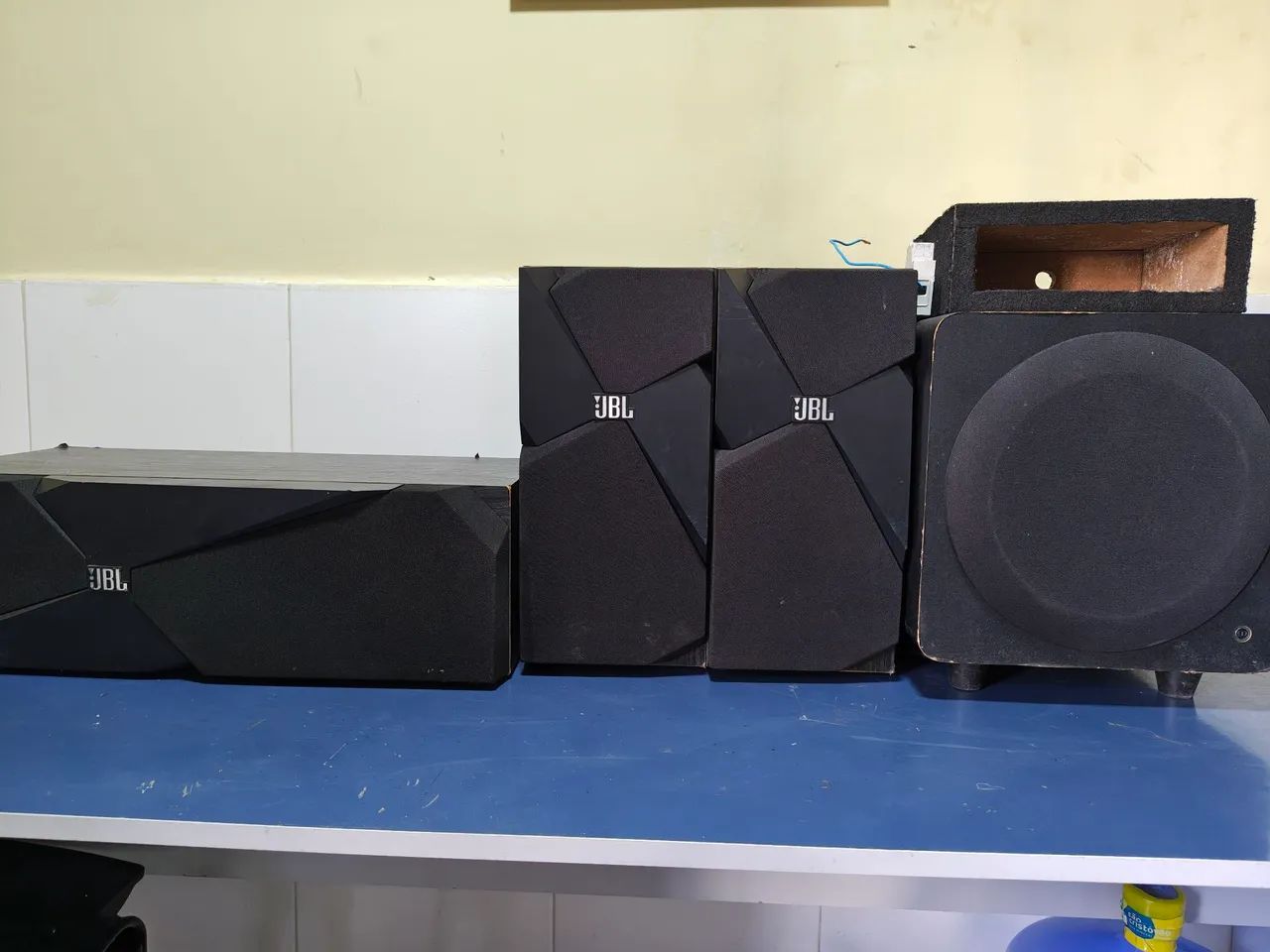 Caixas de som JBL, e um subwoofer amplificado. - Foto 2