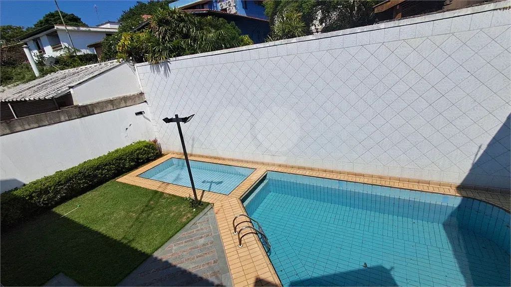 Lindo sobrado em frente a uma Praça - Foto 2