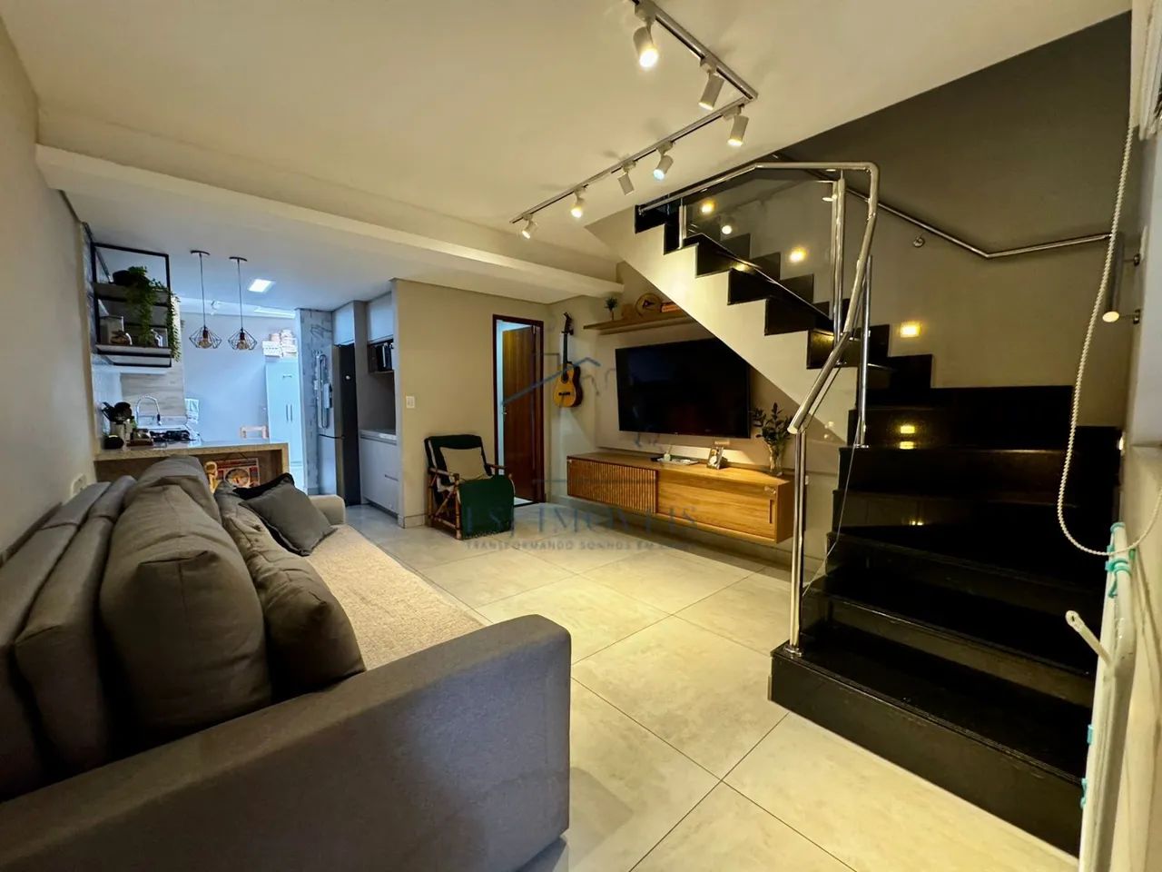 LINDA CASA GEMINADA COM ENTRADA INDIVIDUAL E 2 SUÍTES - CAMARGOS - Foto 2