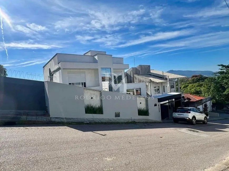 Casa com 4 quartos e vista para o mar no Estreito, Florianópolis