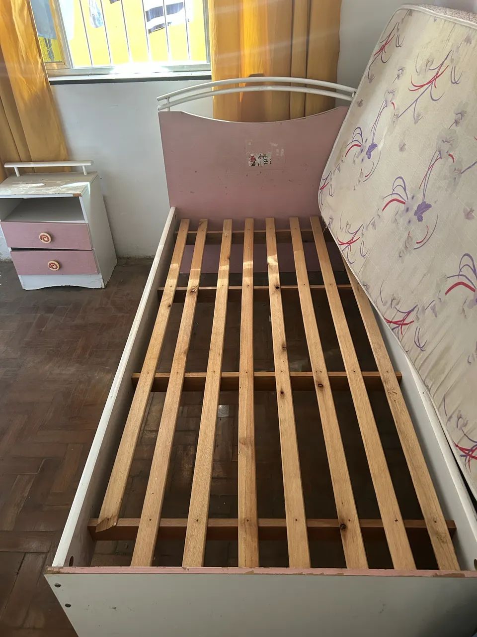 Cama solteiro rosa com colchão  - Foto 2