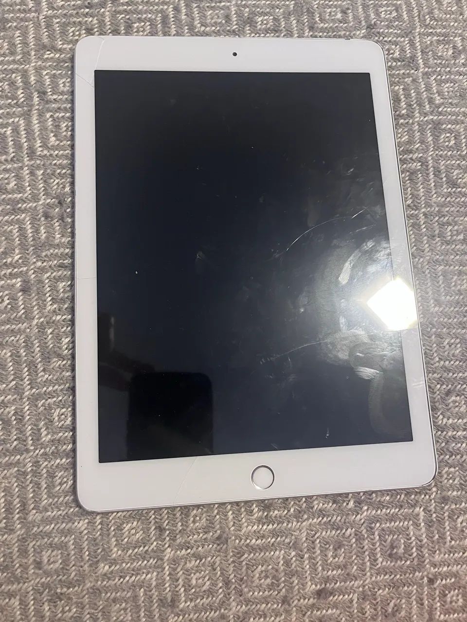 IPAD 5 geração, tela 9,7 polegadas, modelo A1822, tela quebrada  - Foto 3