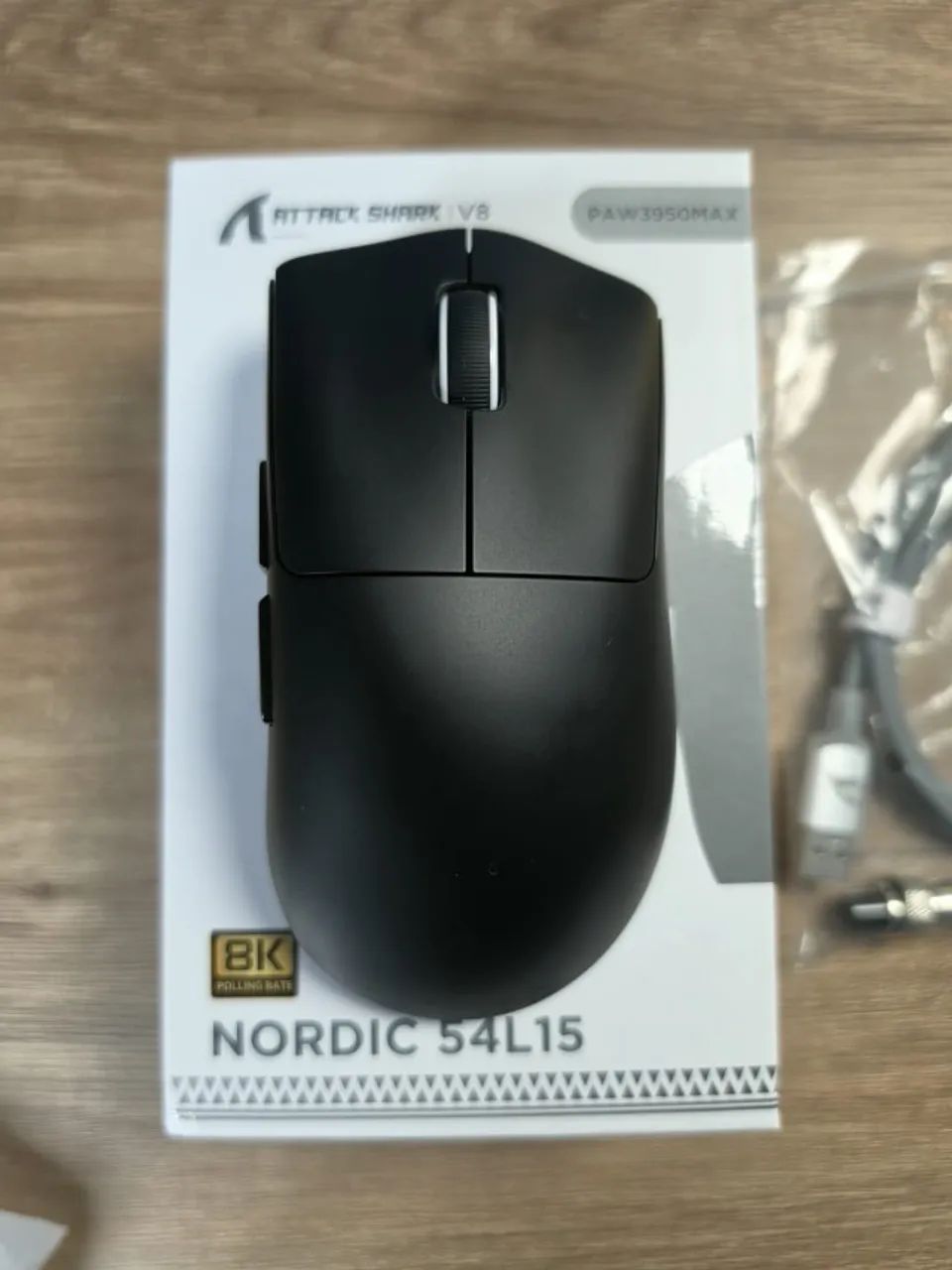 Mouse ergonômico Attack Shark V8 + Cabo Coiled