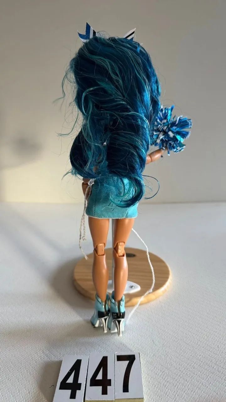 BONECA RAINBOW HIGH CHEER SKYLER BRADSHAW  - Foto 2