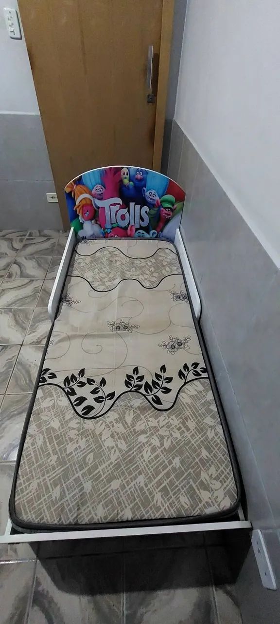 Cama Infantil com Colchão - Trolls  - Foto 2