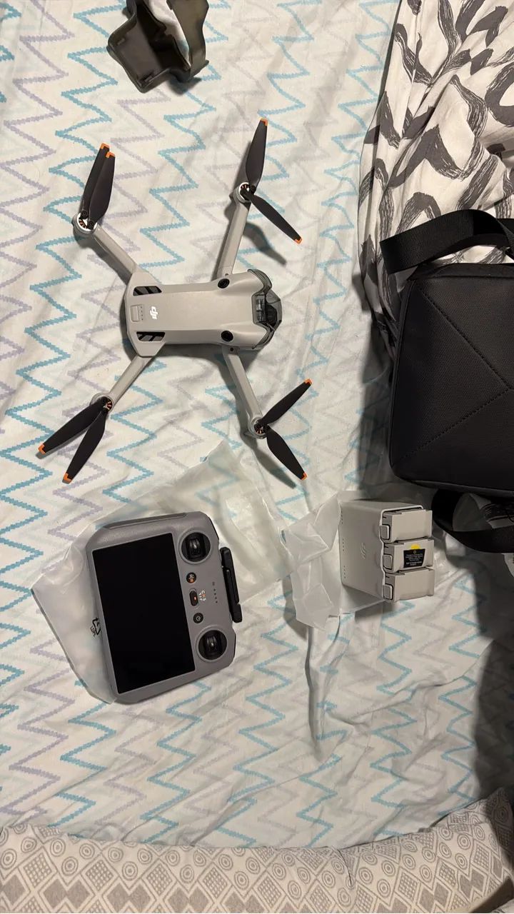 Drone DJI mini pro 4 combo fly