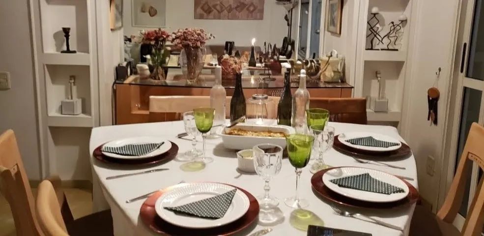 Maravilhoso conjunto de jantar com mesa triangular, buffet e 6 cadeiras estilo Biedermeier - Foto 5