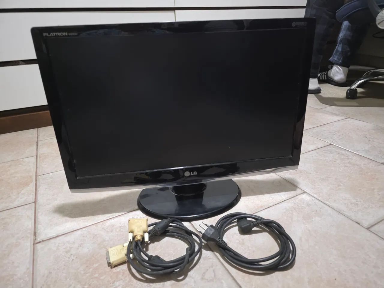 Monitor LG W2353V LCD 23'' usado com defeito na tela
