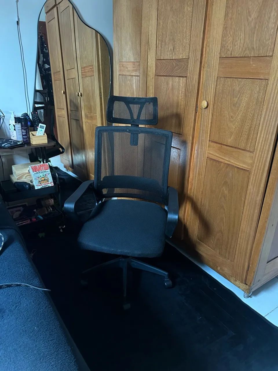 Vendo cadeira escritório giratória com regulagem  - Foto 3