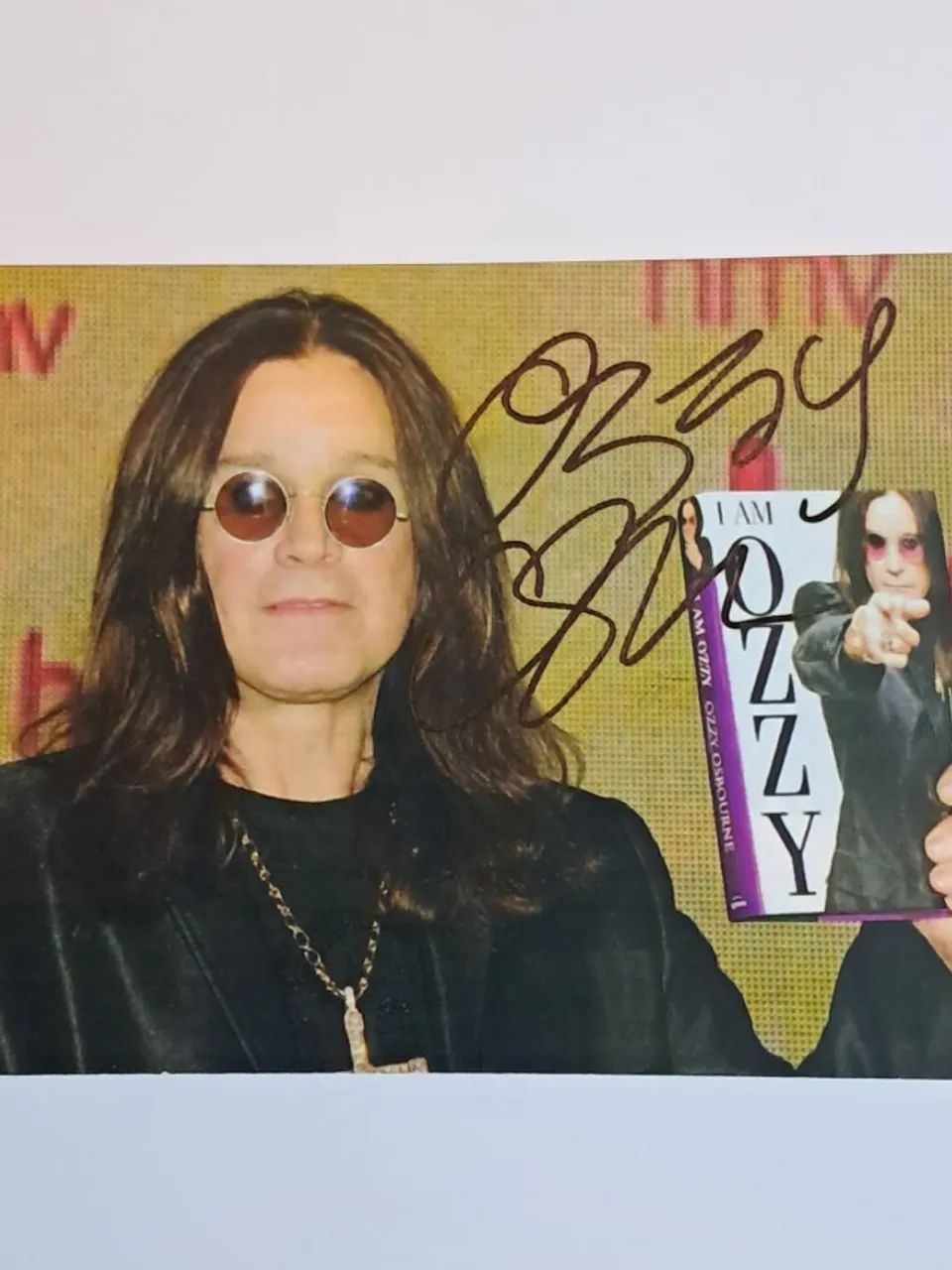 【aoページ】 Foto autografada por Ozzy Osbourne. artigo importado. colecionável