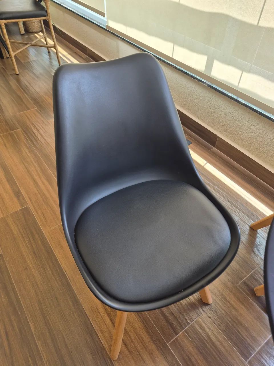 Vendo conjunto de mesa com 4 cadeiras modelo Leda - Foto 5