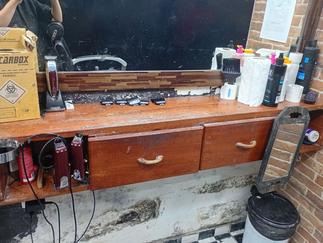 Bancada de madeira salão barbearia  - Foto 2