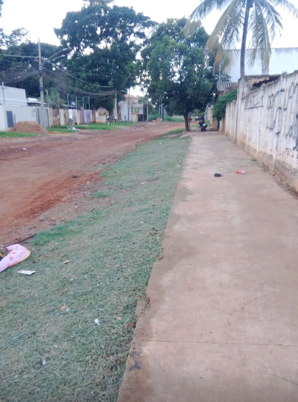 Terreno Comercial Plano com Poço, murado e com calçada 