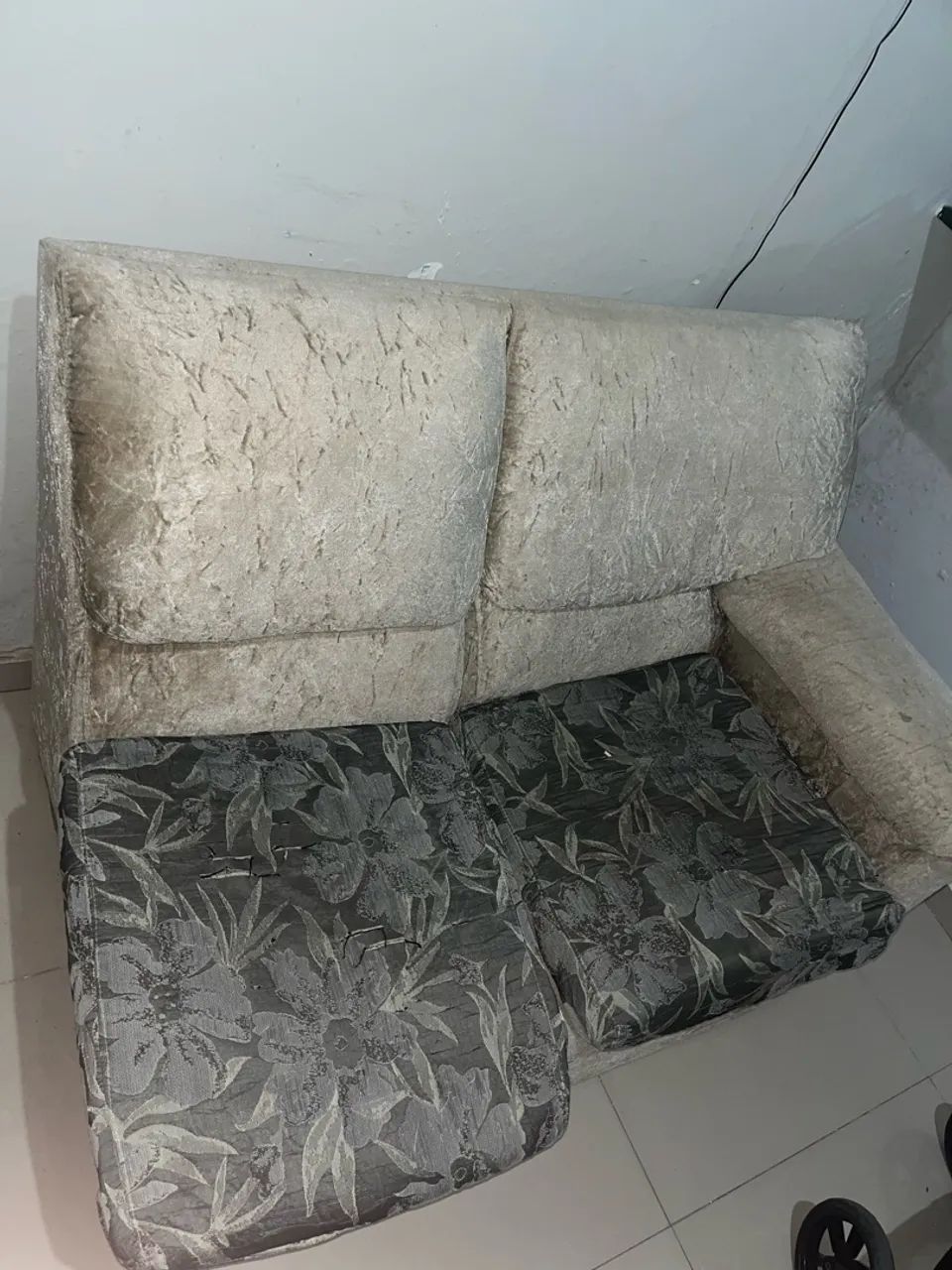 Sofá de Veludo Dourado