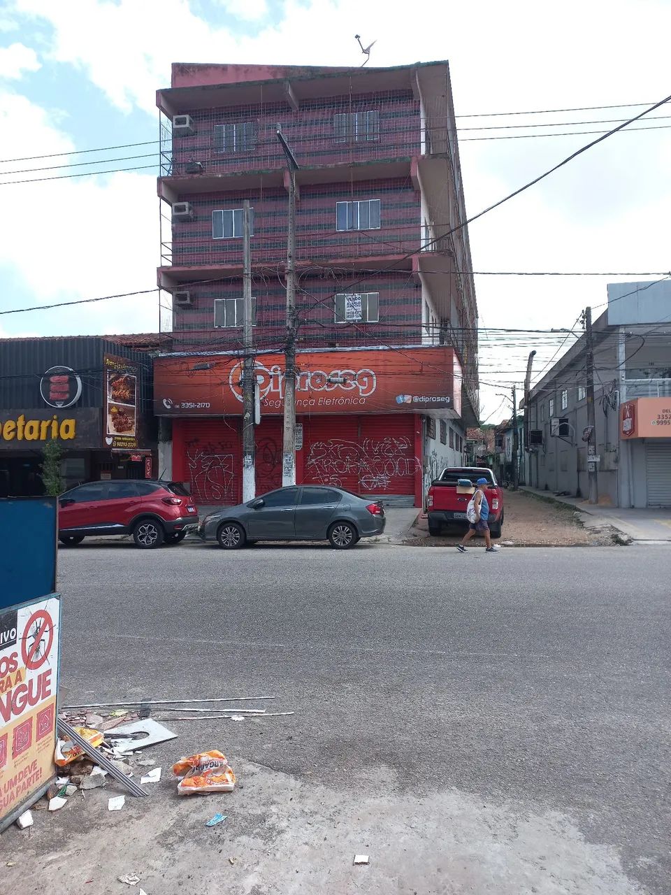 Aluga-se galpão comercial 