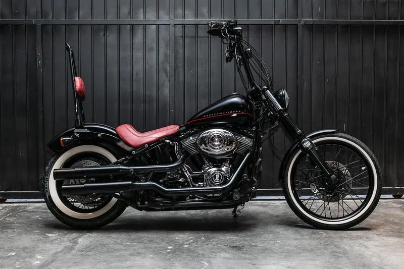 HARLEY-DAVIDSON BLACKLINE 2012 - Foto 3