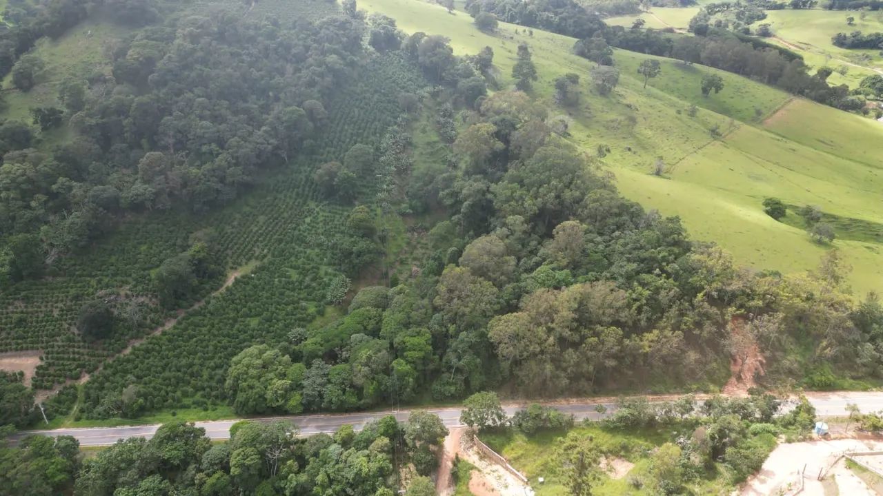 Terreno com área verde com duas chegadas de acesso  - Foto 2