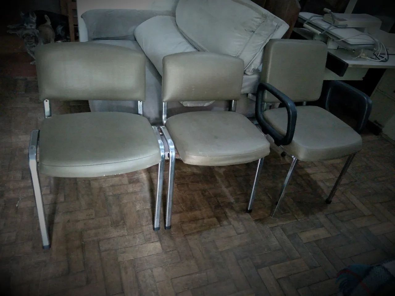 Tres cadeiras inox com courino  - Foto 2