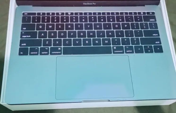 Macbook pro 13 2018-intel core i5 8gb ram ssd 256 gb completo