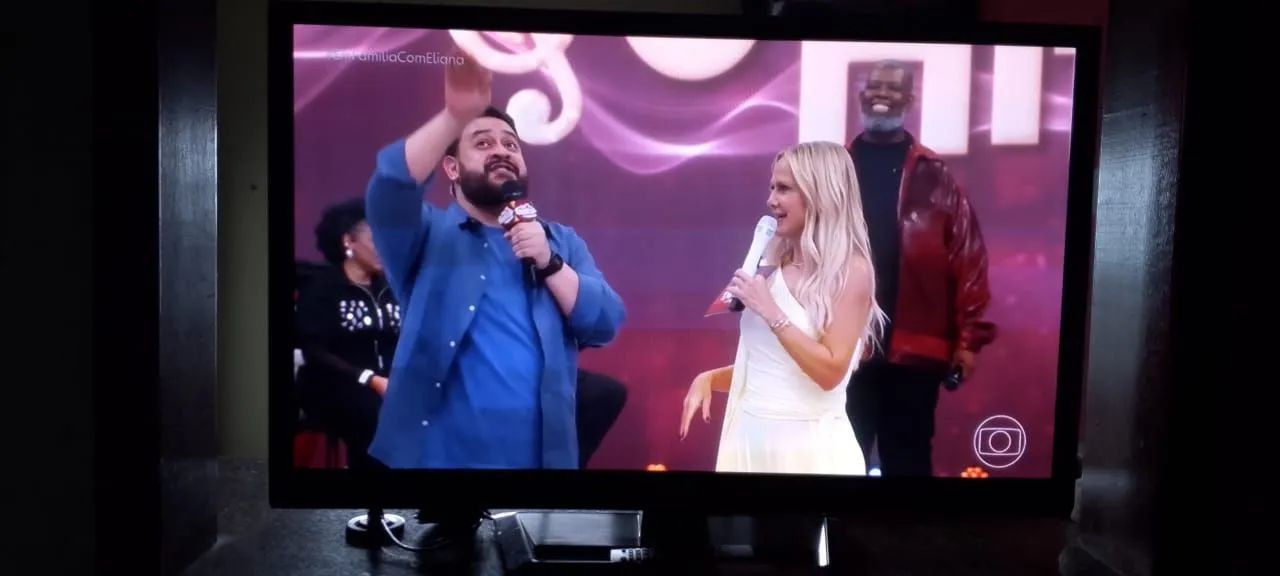 Vendo tv 42 polegadas, não é smart - Foto 3