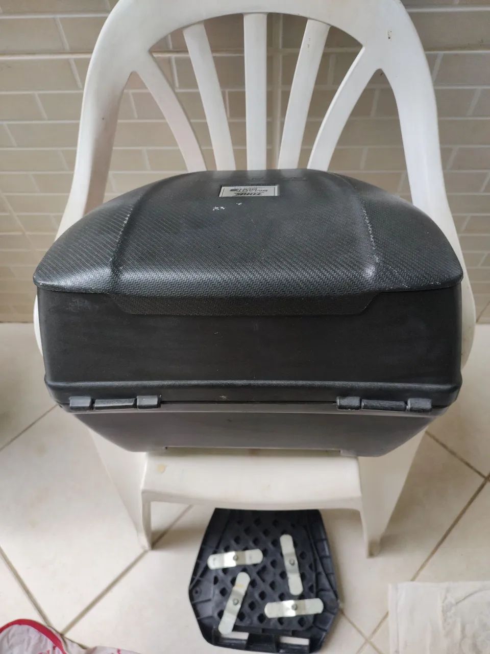 Baú da protork de 30 litros, com base e uma chave - Foto 5