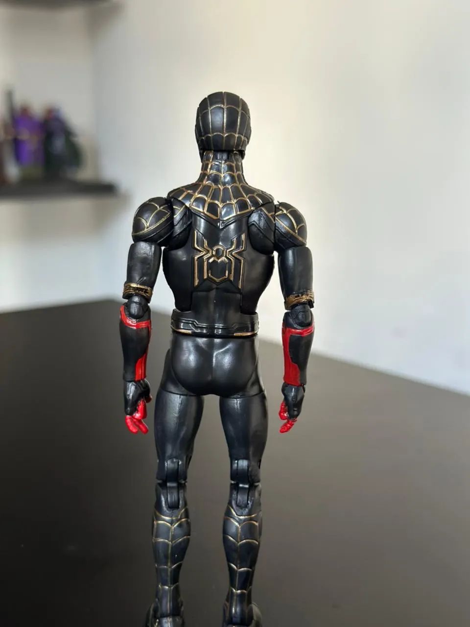 Marvel Legends Homem Aranha (Traje Preto e Dourado) - Foto 2