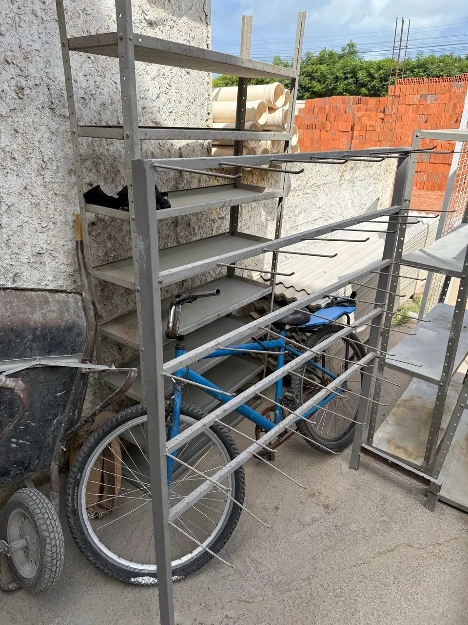 Vendo estante prateleira de metal e expositor de ganchos - Foto 3
