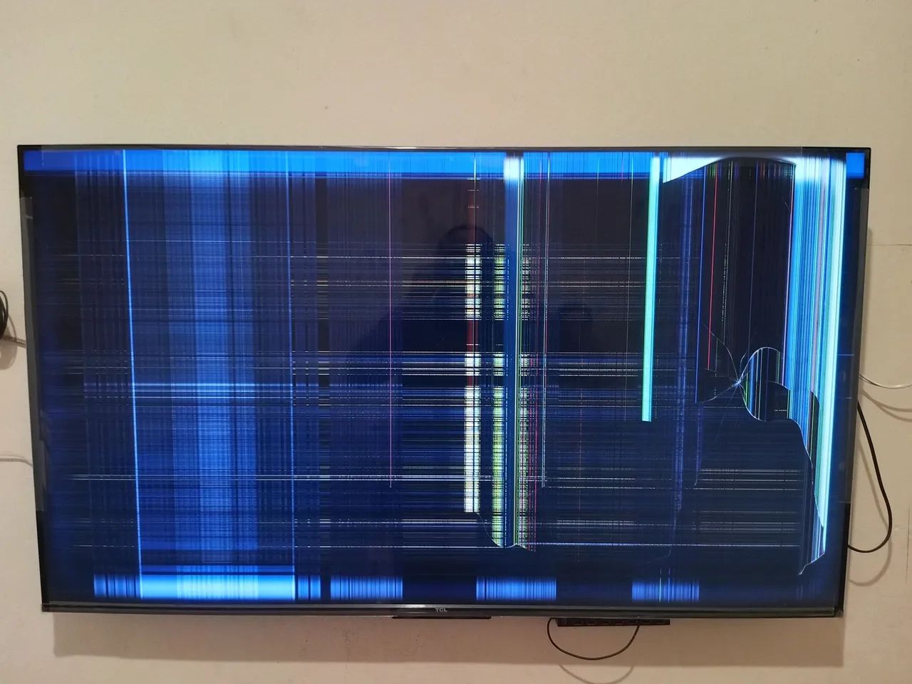 TV TCL 50 POLEGADAS 4K - TELA QUEBRADA