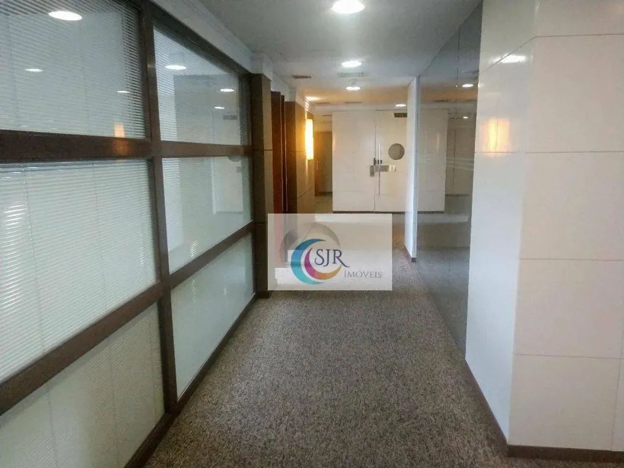 Conjunto comercial de 226,00m² com 3 vagas de garagem - Foto 5