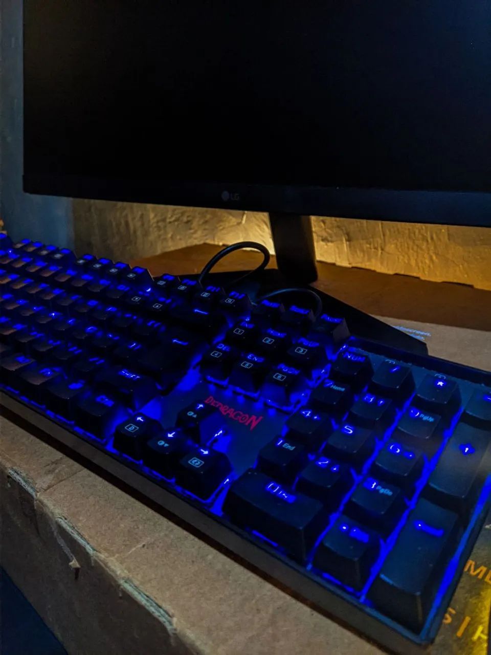 Monitor LG ultragear, mouse Razer e teclado redragon - Foto 3