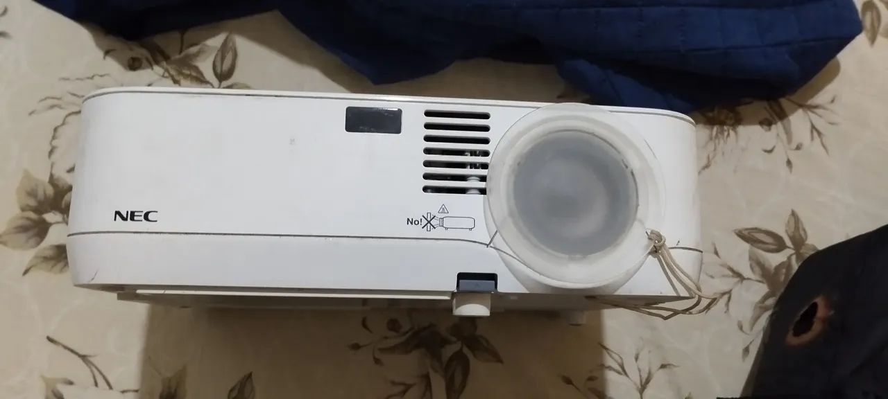 PROJETOR NEC NP610G COM AVARIA  - Foto 4