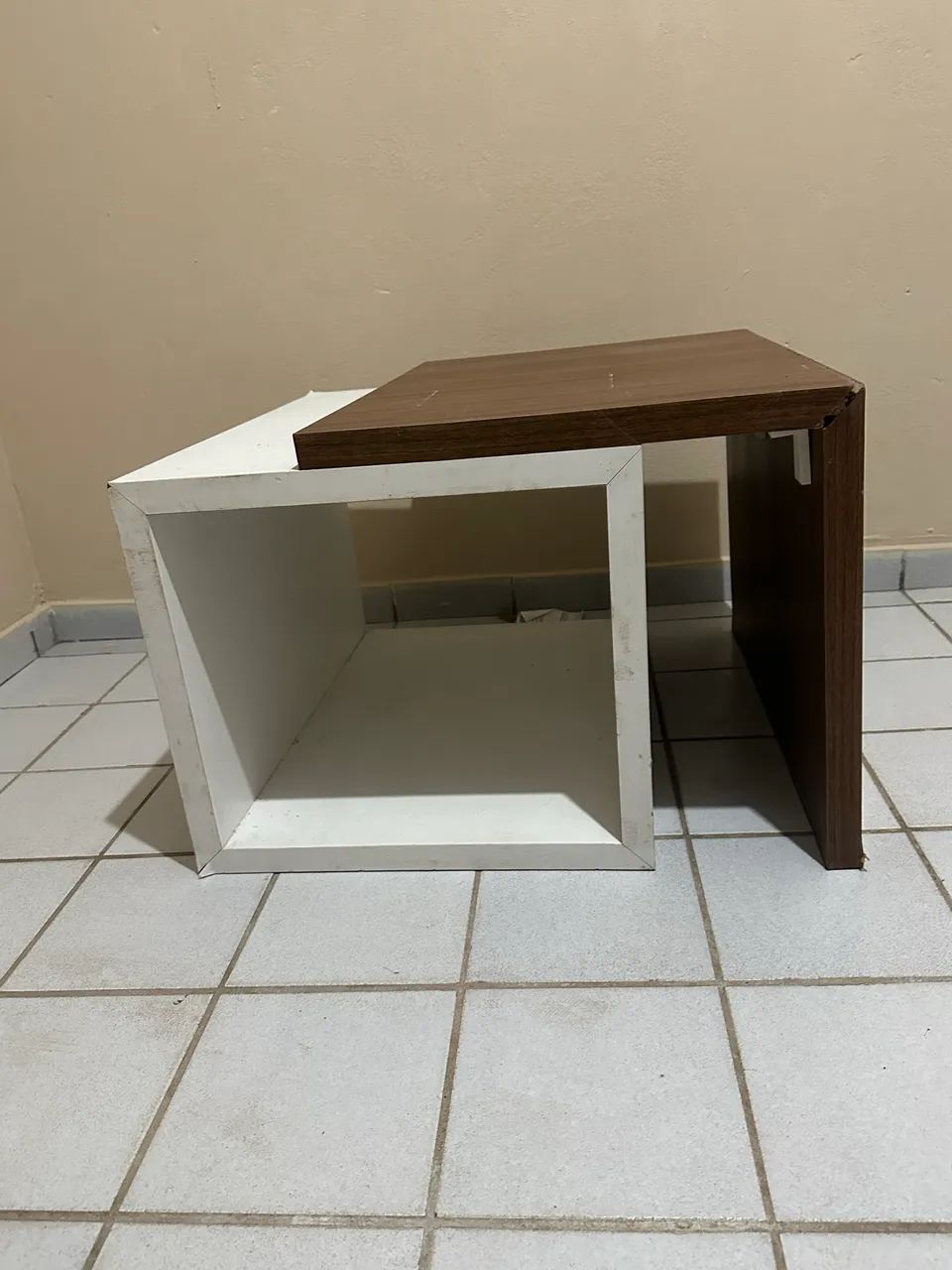 Centro de sala projetado madeira