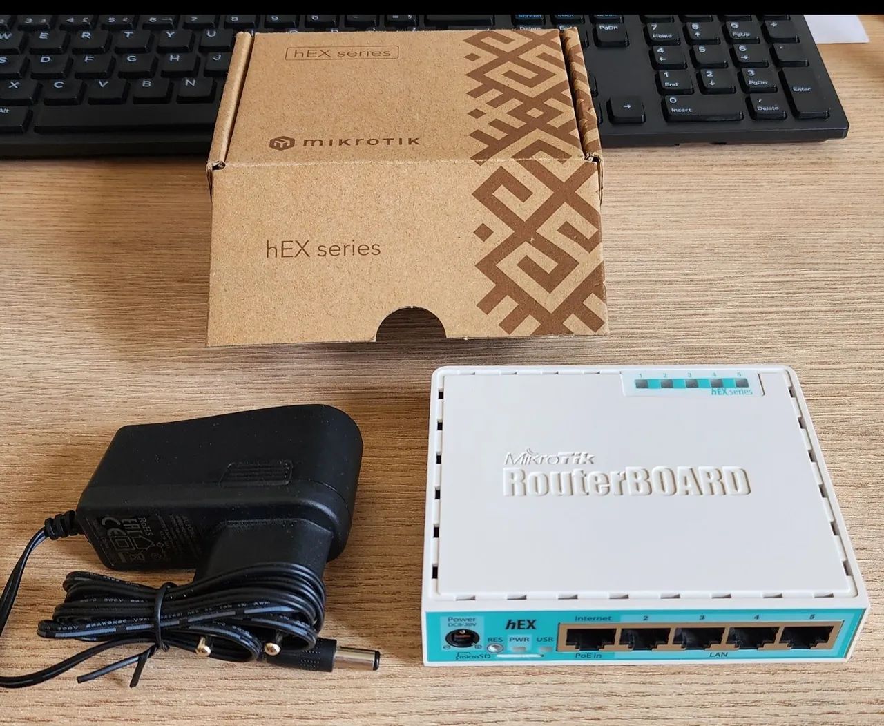 Mikrotik Roteador Routerbord Rb750gr3 - Foto 2