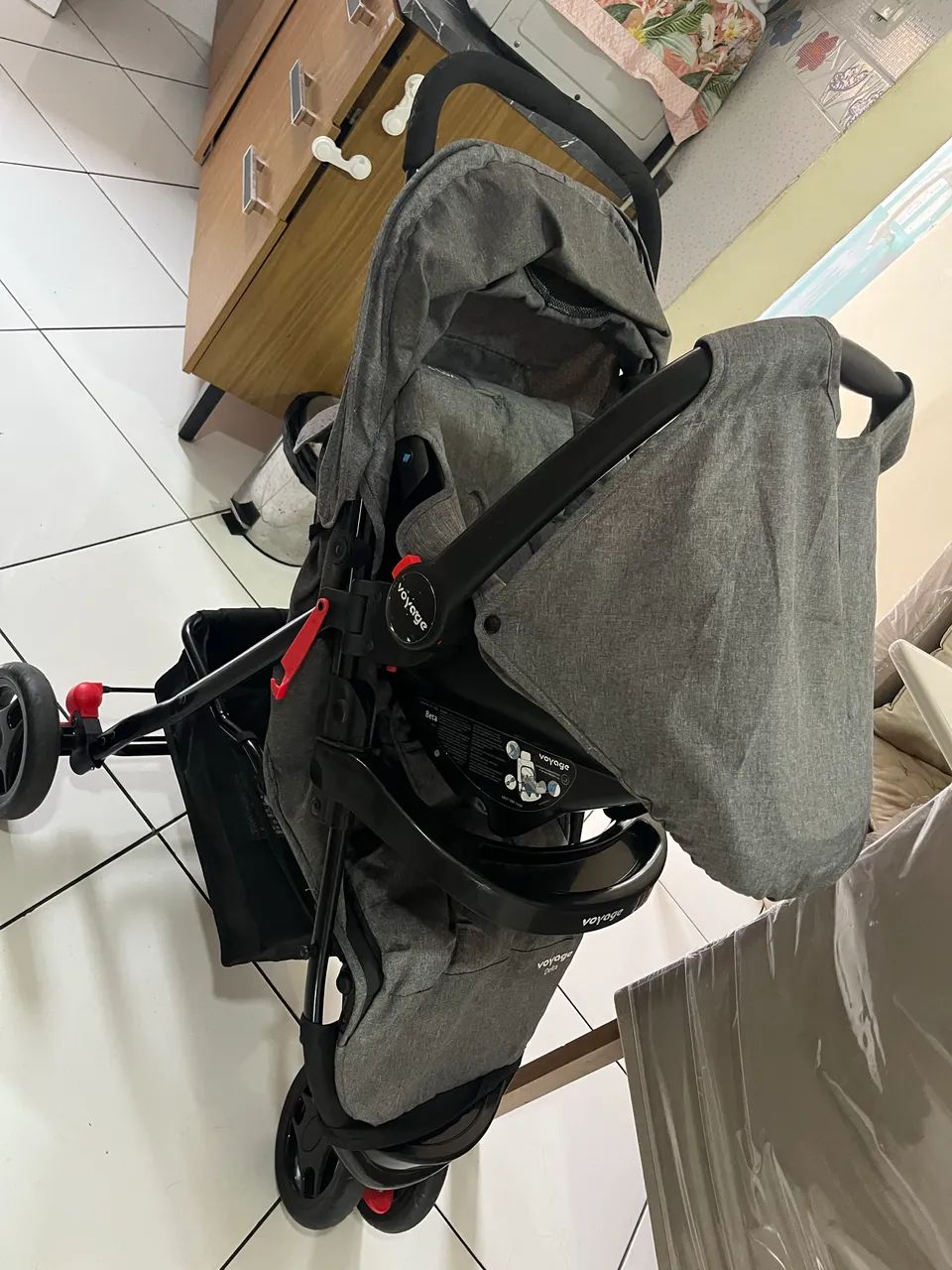 Carrinho Cosco com bebê conforto - Foto 4