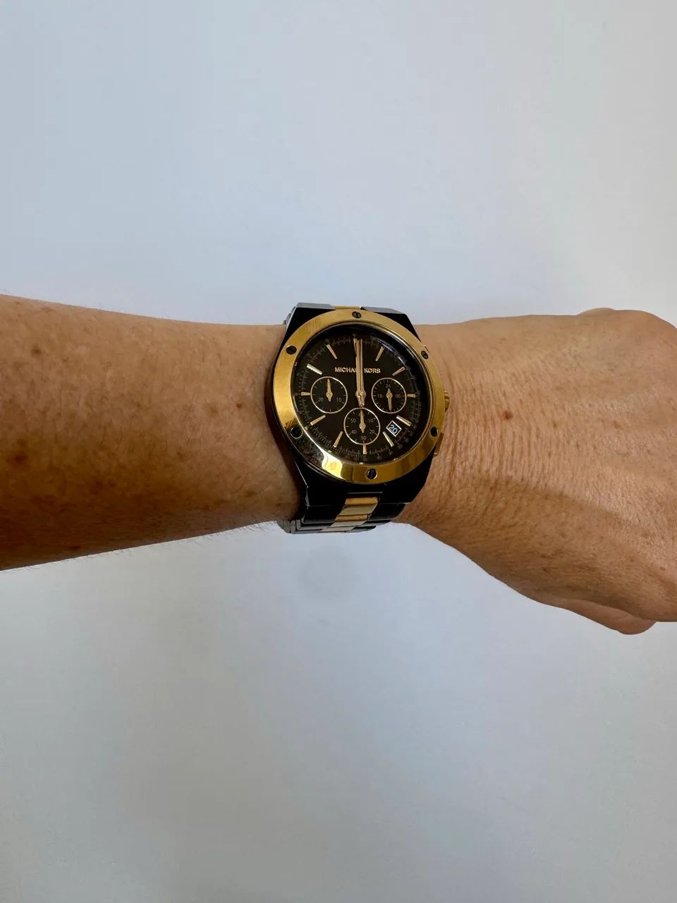 Relógio Michael Kors Original Preto e Dourado - Cronógrafo - Foto 2