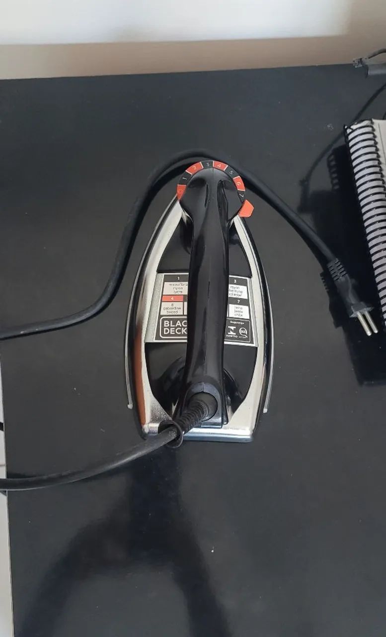 Ferro de passar Black+Decker base de alumínio  - Foto 2