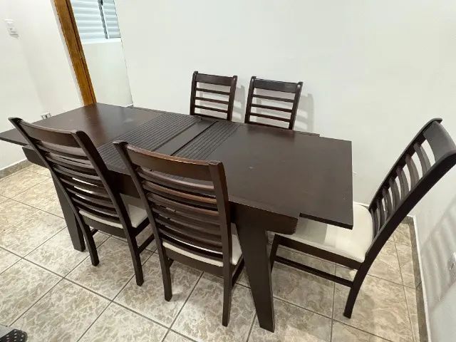 Mesa de jantar extensível (abre e fecha)